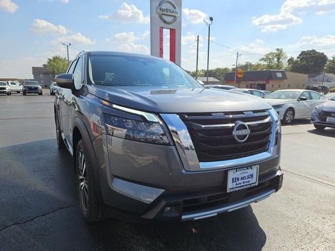 New 2025 Nissan Pathfinder Platinum image 12