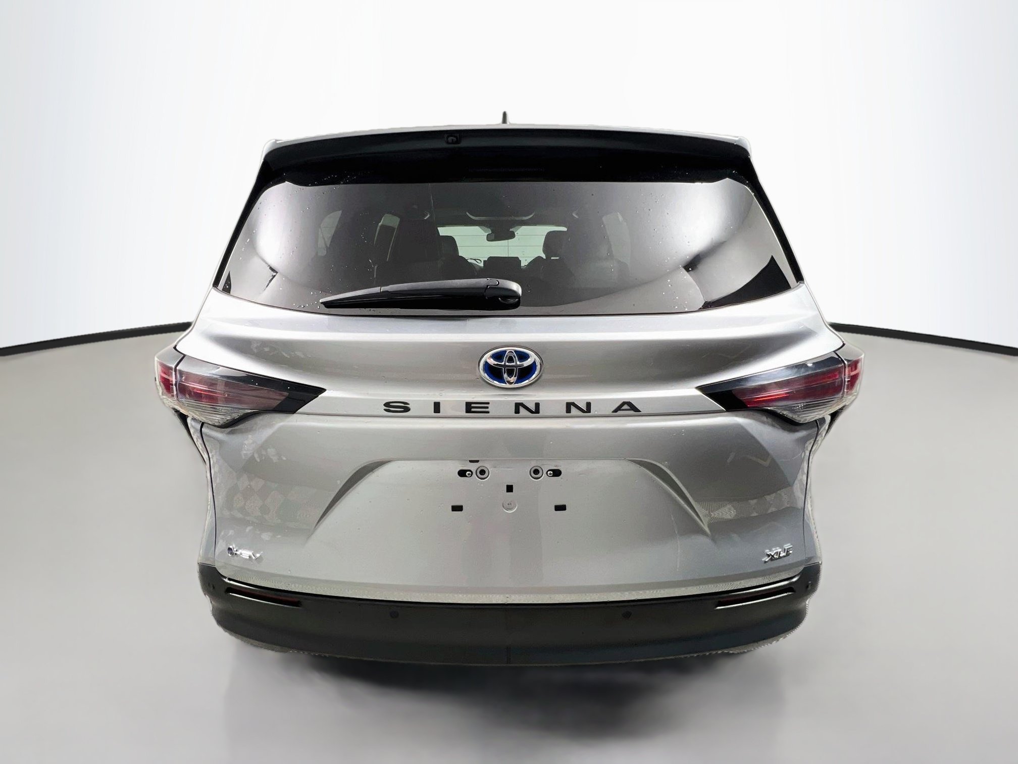 Used 2025 Toyota Sienna XLE w/ XLE Plus Package FWD image 6
