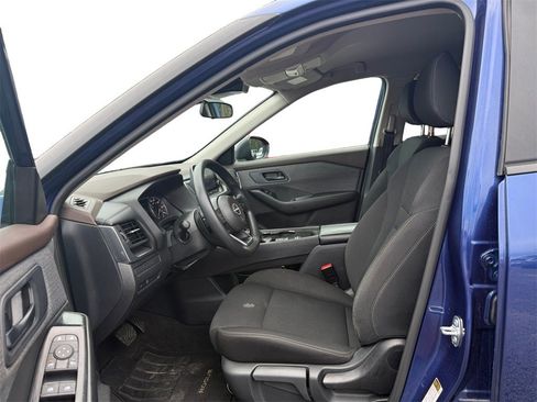 Used 2023 Nissan Rogue S image 9