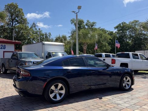 Used 2015 Dodge Charger SXT RWD image 4