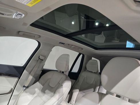 Used 2017 Volvo XC90 T6 Momentum w/ Vision Package image 32