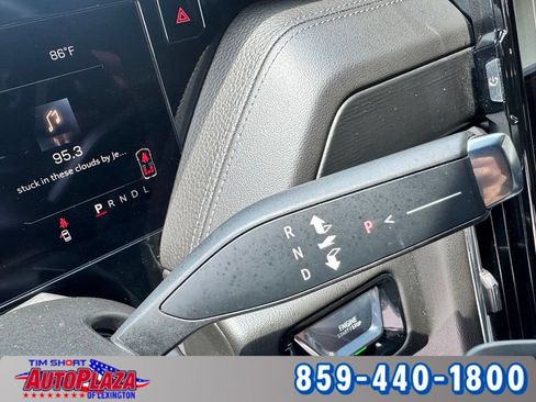 Used 2025 GMC Yukon XL Denali AWD/4WD image 22