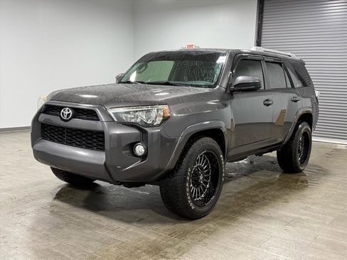 Used 2016 Toyota 4Runner SR5 image 8