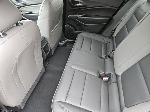 New 2026 Chevrolet Trax ACTIV w/ Sunroof Package image 32