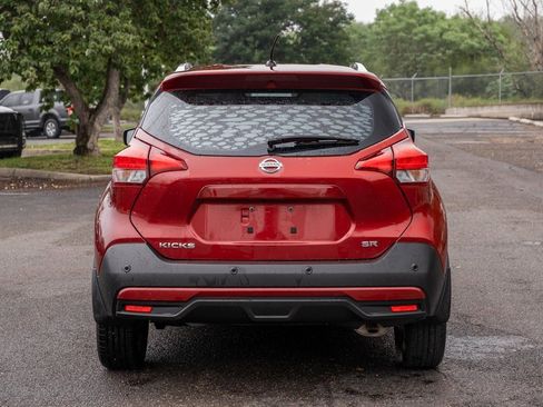Used 2020 Nissan Kicks SR w/ SR Premium Package image 4