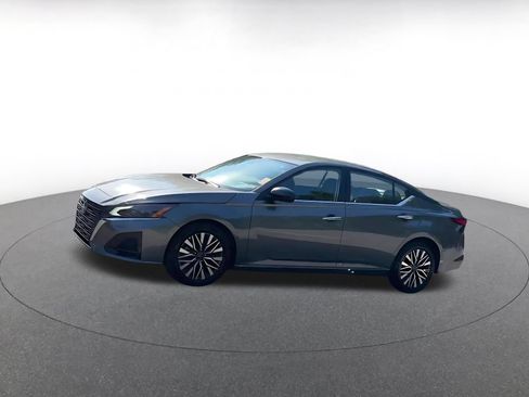 Used 2025 Nissan Altima 2.5 SV FWD image 5