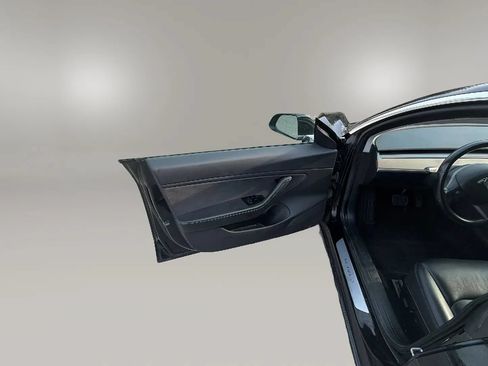 Used 2018 Tesla Model 3 Long Range RWD image 3