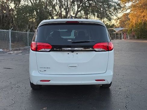 Used 2023 Chrysler Voyager LX image 11