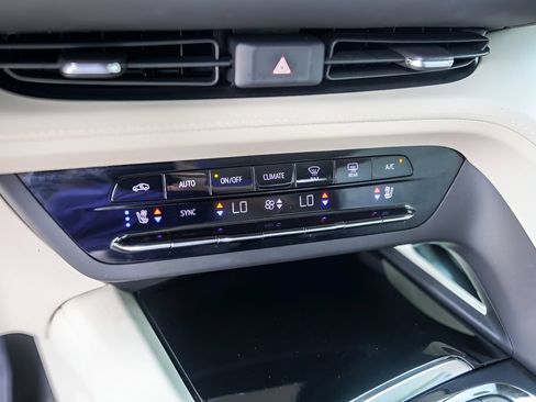 Used 2023 Buick Envision Avenir FWD image 20