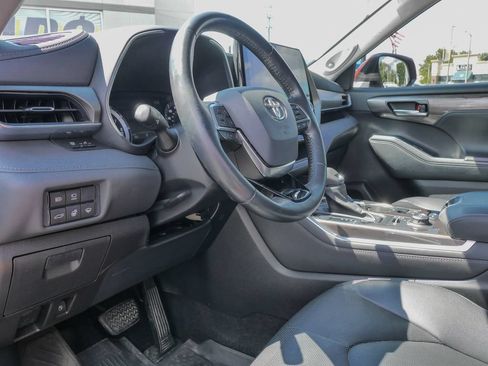 Used 2021 Toyota Highlander Limited AWD/4WD image 25
