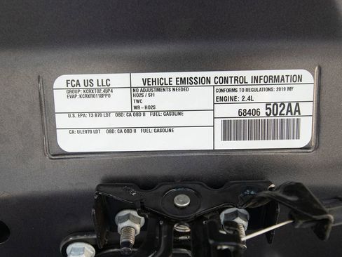 Used 2019 Jeep Cherokee Latitude Plus FWD image 22