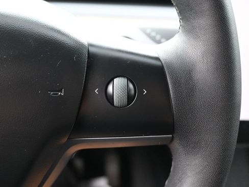 Used 2024 Tesla Model Y Long Range AWD/4WD image 17