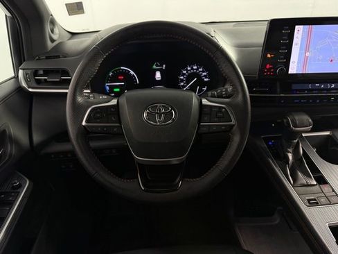 Used 2021 Toyota Sienna XSE w/ XSE Plus Package AWD/4WD image 19