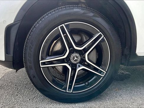 Used 2021 Mercedes-Benz GLC 300 4MATIC w/ AMG Line image 11