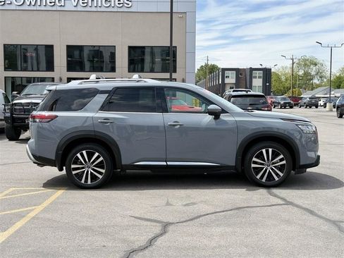 Used 2023 Nissan Pathfinder Platinum AWD/4WD image 8
