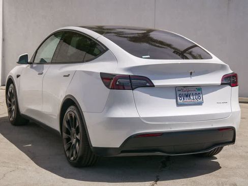Used 2021 Tesla Model Y Long Range AWD/4WD image 7