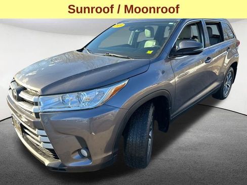 Certified 2019 Toyota Highlander XLE w/ Carpet Mat Package (TMS) image 6