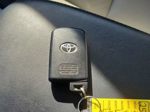 Used 2018 Toyota RAV4 Limited image 35