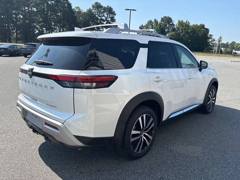 Used 2025 Nissan Pathfinder Platinum w/ Cargo Package FWD image 10