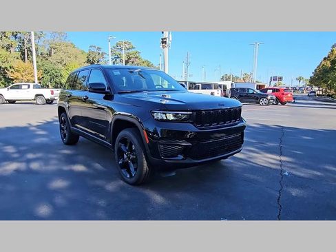 New 2025 Jeep Grand Cherokee Altitude RWD image 37