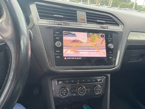 Used 2018 Volkswagen Tiguan SEL FWD image 3