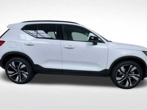 New 2026 Volvo XC40 B5 Ultra w/ Protection Package Premier image 2