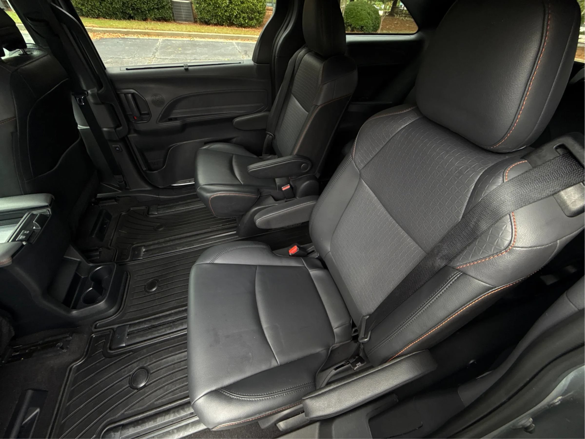Used 2022 Toyota Sienna XSE FWD image 18