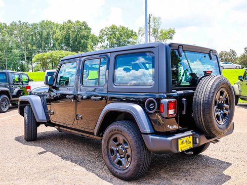 Used 2025 Jeep Wrangler Unlimited Sport AWD/4WD image 3