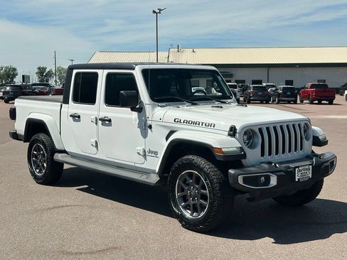 Used 2020 Jeep Gladiator Overland AWD/4WD image 7