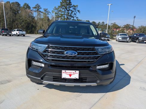 Used 2023 Ford Explorer XLT w/ Equipment Group 202A image 2