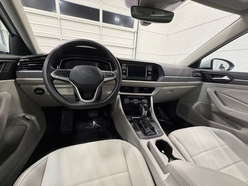 Used 2023 Volkswagen Jetta SE FWD image 38