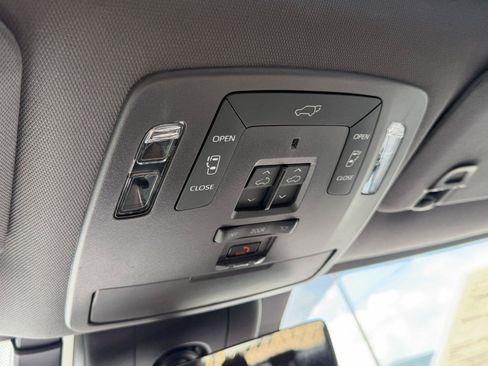 Used 2024 Toyota Sienna Platinum AWD/4WD image 27