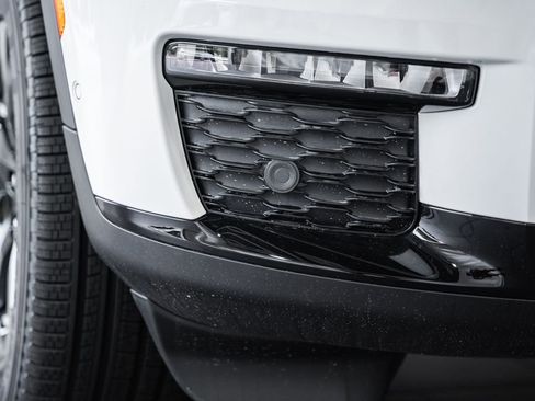 New 2025 Jeep Grand Cherokee L Limited w/ Luxury Tech Group II image 14