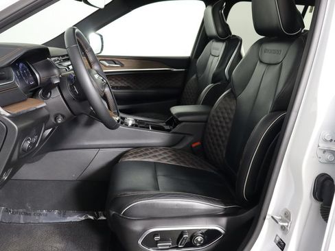 Used 2025 Jeep Grand Cherokee Summit AWD/4WD image 14
