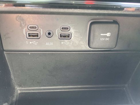 Used 2023 Jeep Grand Cherokee L Laredo image 32