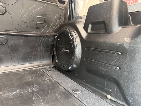 Used 2018 Jeep Wrangler Unlimited Rubicon w/ Dual Top Group AWD/4WD image 18