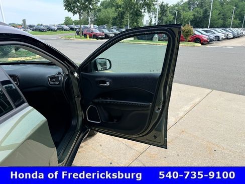 Used 2018 Jeep Compass Limited w/ Navigation Group AWD/4WD image 11
