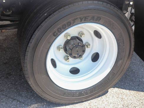 Used 2024 Isuzu NPR image 29