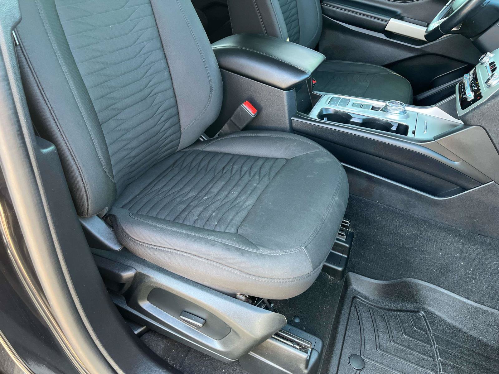 Used 2021 Ford Explorer XLT RWD image 28
