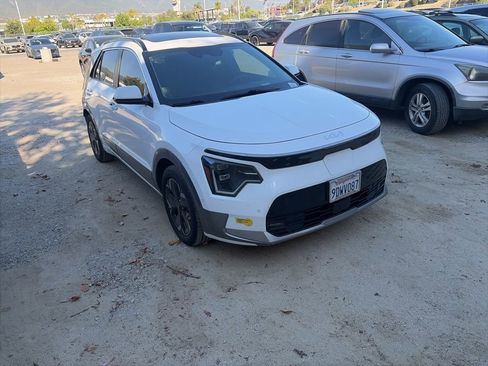 Used 2023 Kia Niro Wave FWD image 12