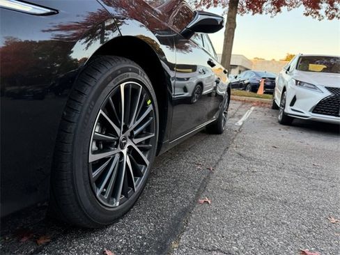 New 2025 Lexus ES 350 w/ Premium Package image 9