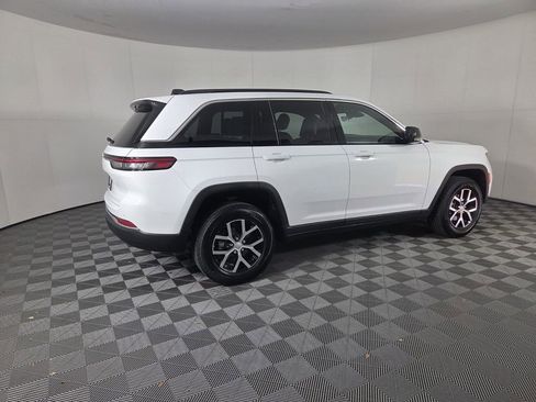 Used 2025 Jeep Grand Cherokee Limited RWD image 5