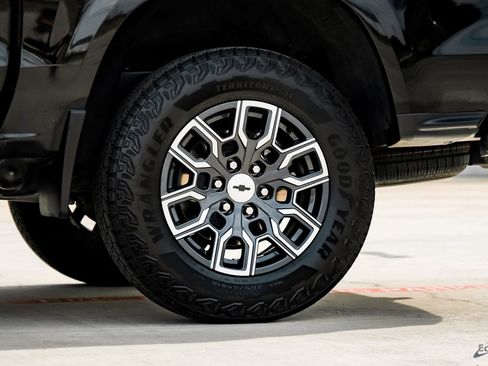 Used 2024 Chevrolet Colorado Z71 w/ Z71 Convenience Package 2 image 93