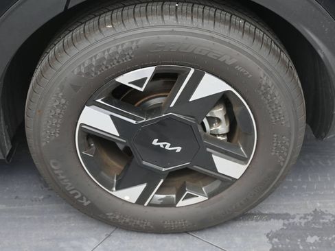Used 2026 Kia Sportage LX FWD image 9