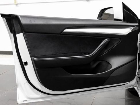 Used 2021 Tesla Model 3 Standard Range Plus image 31