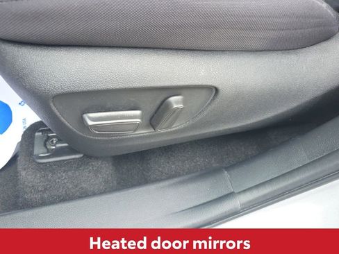 Used 2024 Toyota Highlander LE image 23