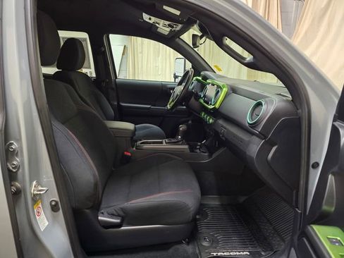 Used 2020 Toyota Tacoma TRD Off-Road image 30