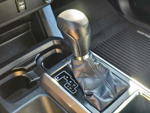 Certified 2016 Toyota Tacoma SR5 w/ SR5 Appearance Package (SN) image 28