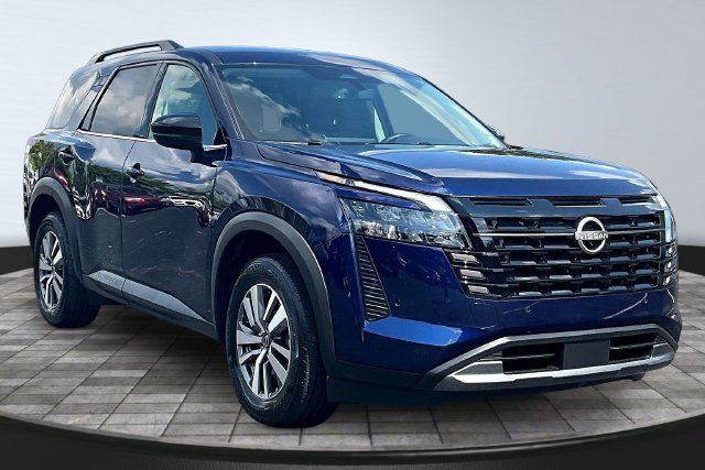 Used 2026 Nissan Pathfinder SL FWD image 3