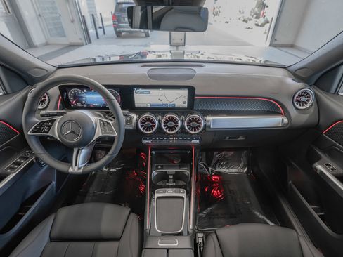 Used 2025 Mercedes-Benz GLB 250 image 8